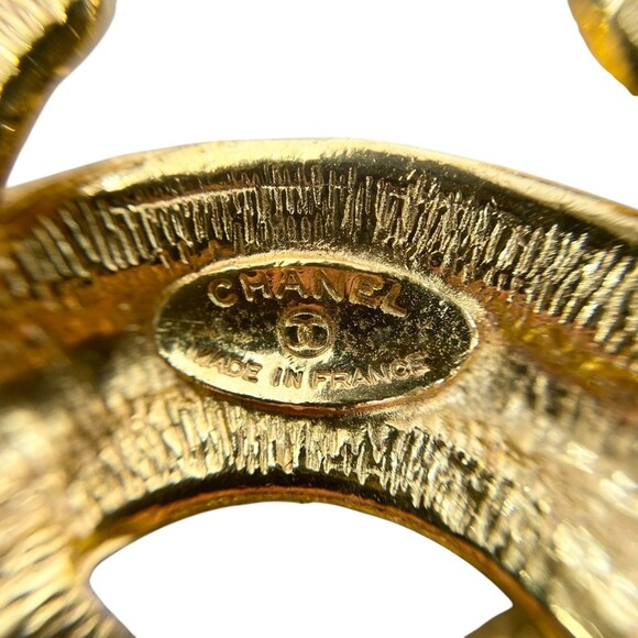 CHANEL Gold Logo Brooch - Picture 6 of 6